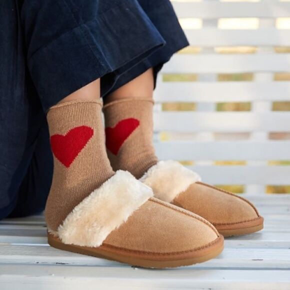 Minnetonka Shoes - MINNETONKA 8 Cheney Unisex Furry Cozy Slippers